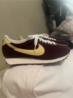 Nike LD 1000 Women’s Sneakers NEW